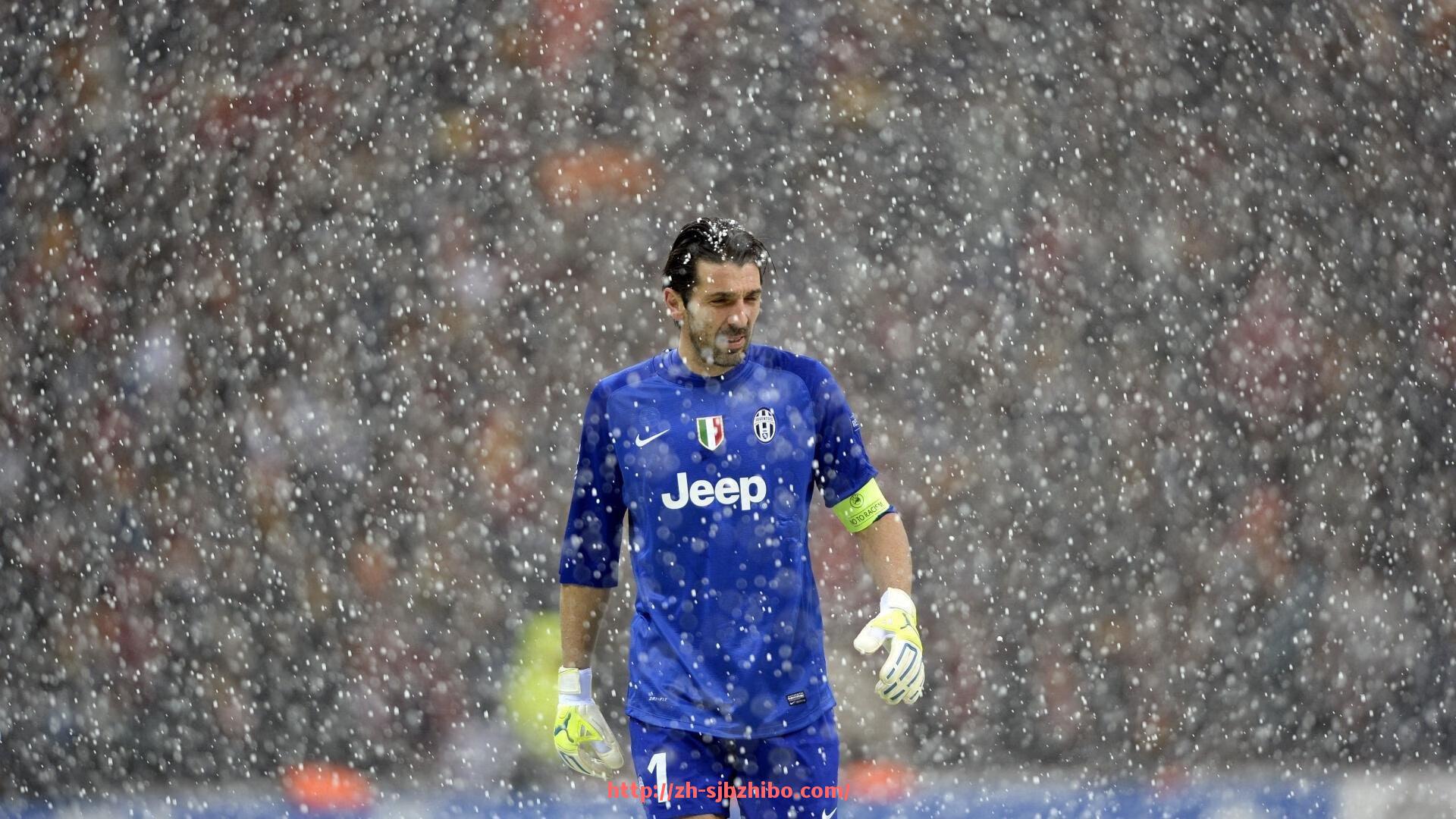 世俱杯直播-世俱杯球衣品牌与其他品牌联名产品系列年度回顾